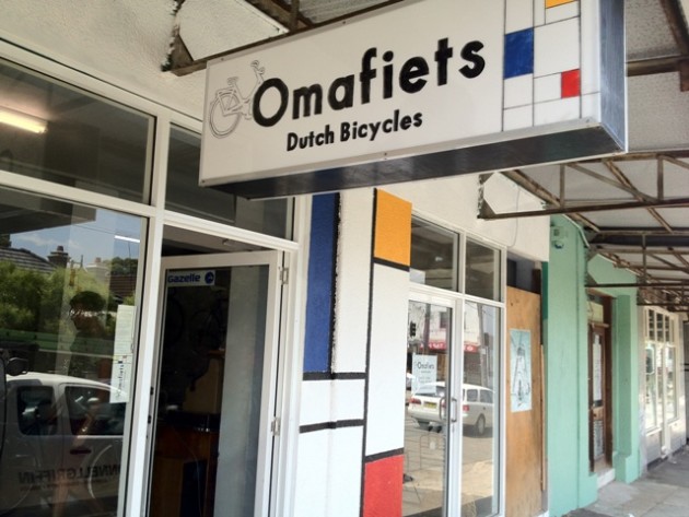 Omafiets has a narrow frontage to a quiet side street. Clearly customers are hearing about this store via other means.
